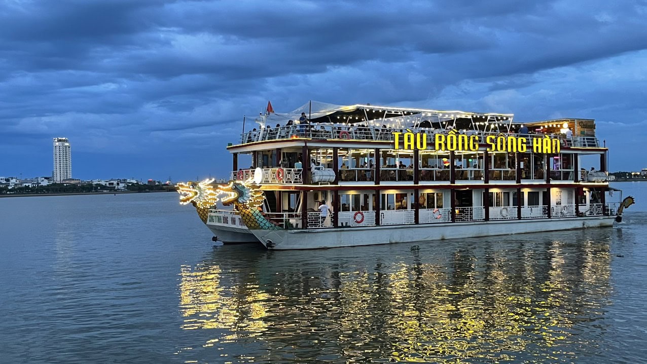 Du thuyền Rồng sông Hàn